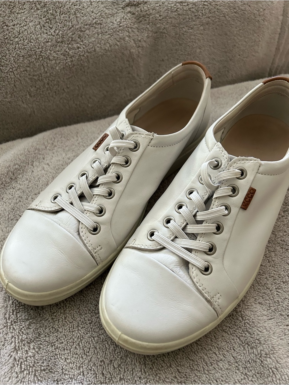 Ecco Women’s White Leather Low-Top Sneakers with Tan Heel Tab